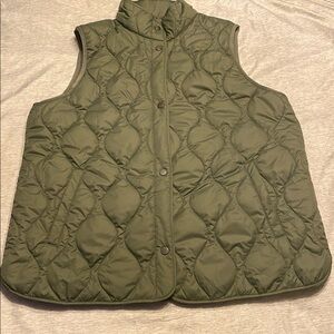 32 Degree Heat Puffer Vest in Army Green Womens Sz XL Snap Closure